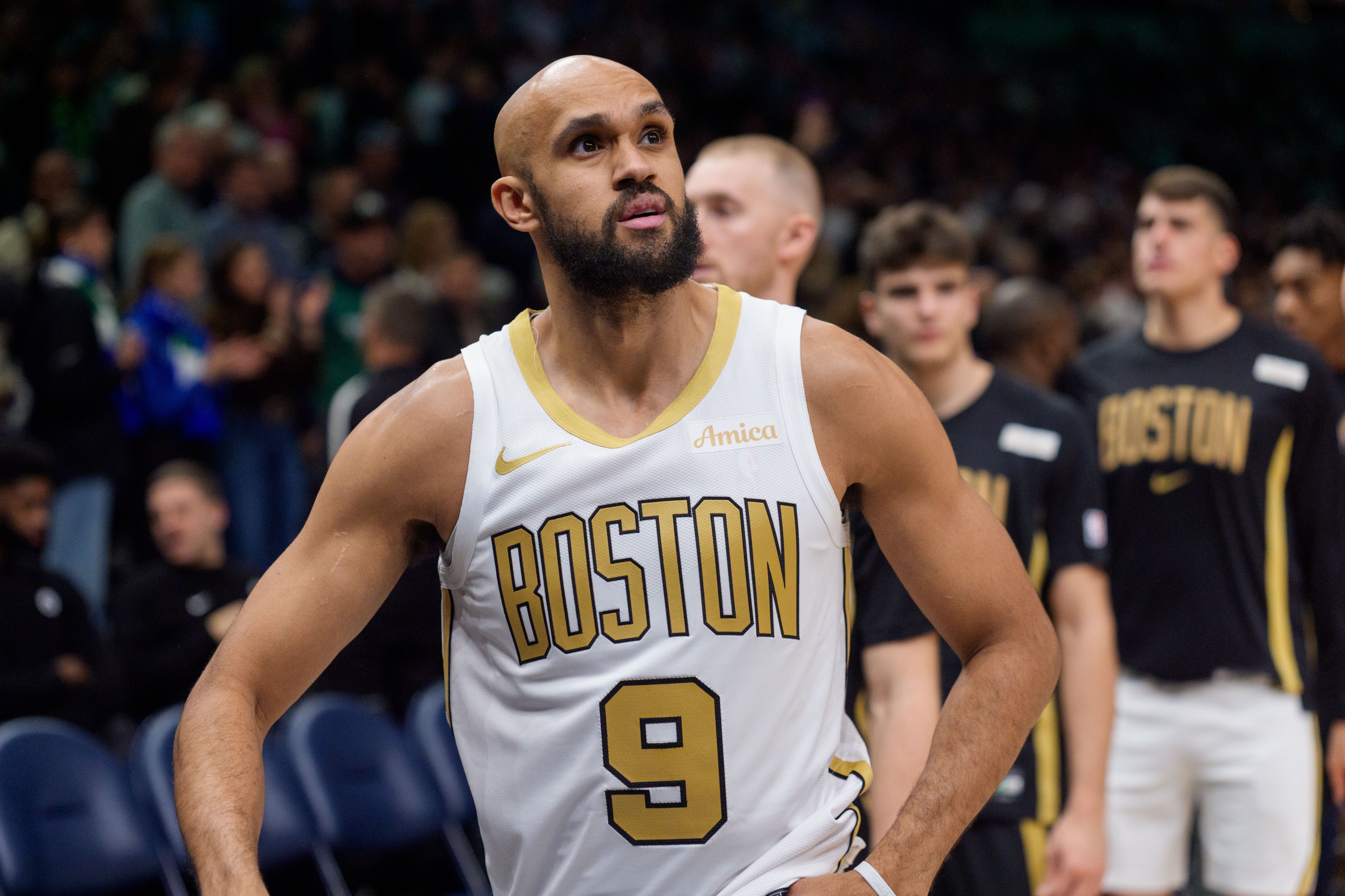 有点着急了！德里克·怀特接球离三分线一步 后仰绝杀三分打铁