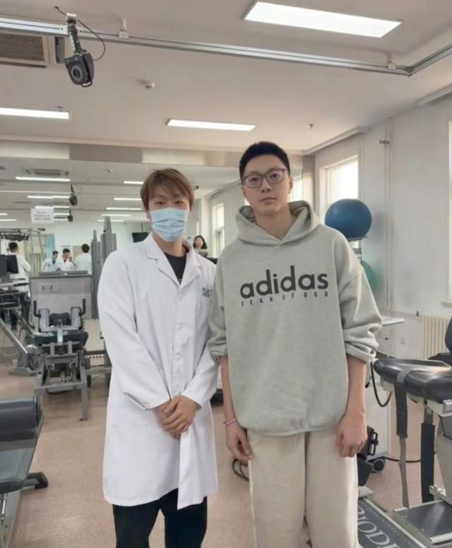 爱体育新版入口-正式退出！广东核心无奈，济南小伙曝出原因，杜锋批准，徐杰祝福